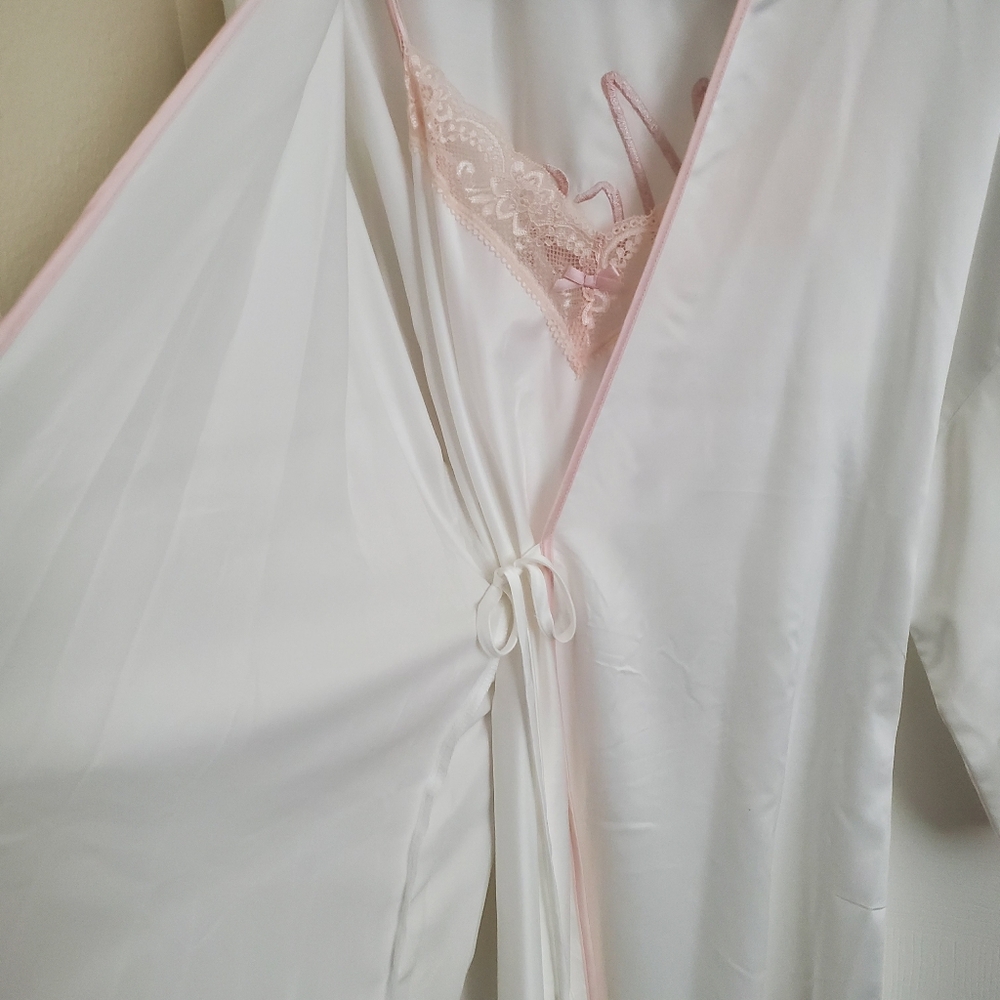 "Mrs." Bride Robe Set - Picture 10 of 16